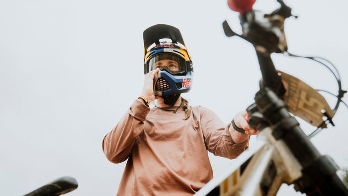 Smith L’athlète de VTT Hannah Bergemann porte un casque Hardline intégral.